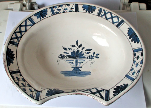 Ancien plat barbe bleu en - à,