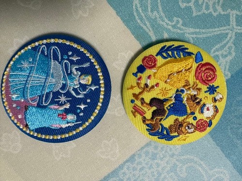 Lot badges en - de, étain