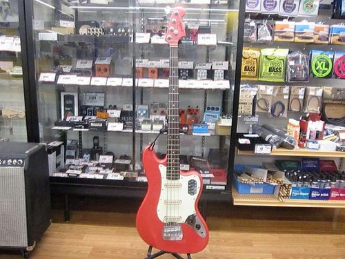 Guitare basse électrique