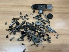 UN LOT DE VISSERIE VIS MOTO