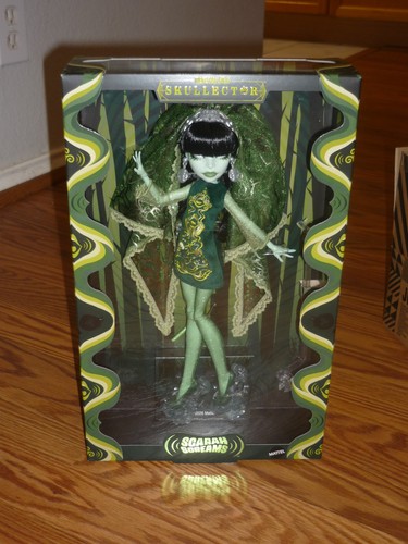 New monster high skullector - monster,