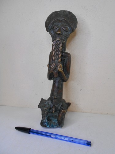 Statue homme assis ancêtre