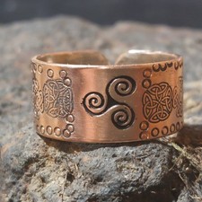 Large anneau triskèle, nœud