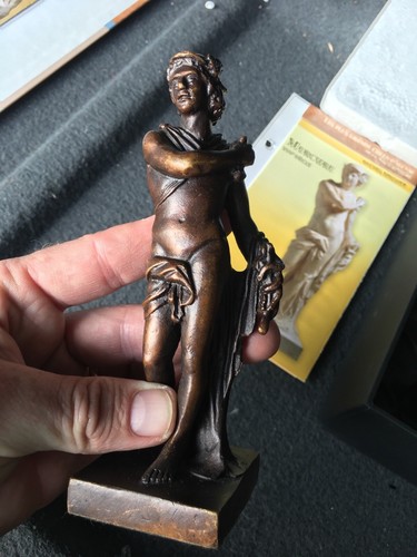 Bronze statue sculpture - bronze,