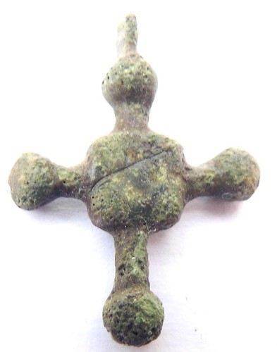 Pendentif croix médiévale