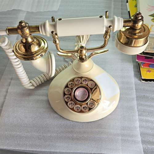 Radio shack french style - radio,