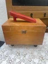 Ancienne Boîte à cirage vintage en bois avec repose-pied