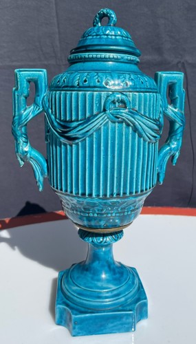Ancien pot couvert bleu