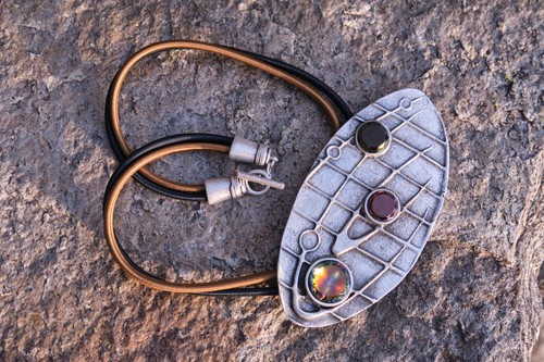 Collier très original la - très,