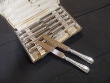 12 COUTEAUX  A ENTREMET BOULENGER MODELE LOUIS XV T B ETAT-CHIFFRE  FD-LAME INOX