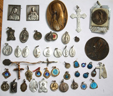 Lot médailles religieuses