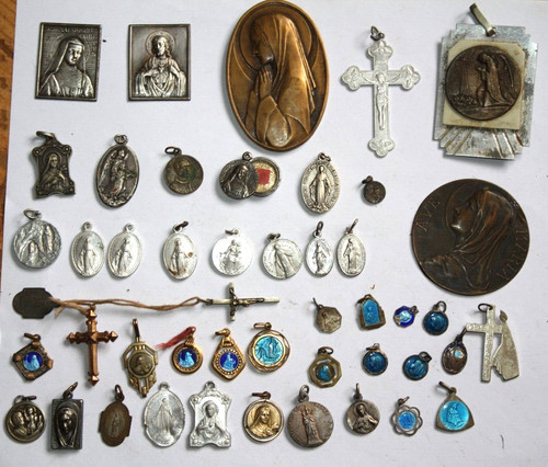 Lot médailles religieuses