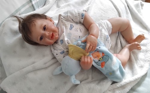 Bébé reborn souriant léon - souriant,