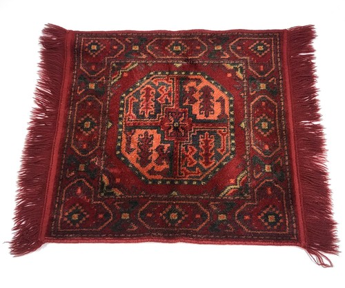 Tapis décoratif rouge - tapis, fait