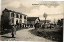 CPA BEAUVILLE-A la Sortie des Écoles (264210)