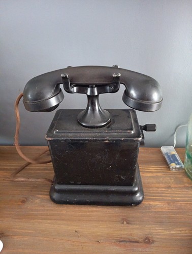Ancien gros téléphone - ancien, à