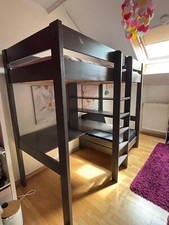 Lit Mezzanine comprend 1 bureau 1 couchage 1 fauteuil ,lit d’appoint. Bon état. 