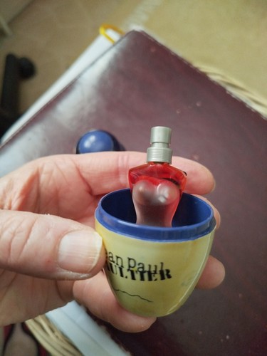 Une miniature pleine parfum - pleine, de