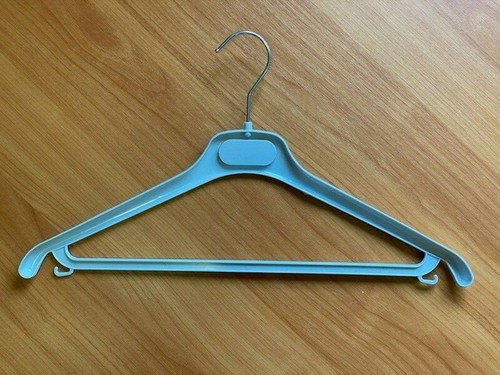 Cintres plastique gris 42cm - cintres,