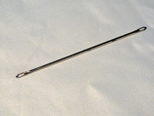 Aiguille double chas - chas, pour