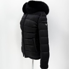 Prada Doudoune femme en nylon avec logo triangulaire et fourrure de 149183171