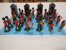 Lot de 34 figurines BRITAINS