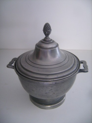 Ancien pot couvert - , en