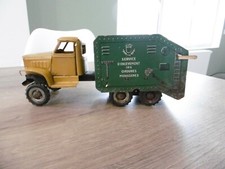 Ancien jouet camion en tôle