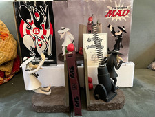 Mad magazine's Spy Vs. Spy dc direct 378/500 Cold-Cast Bookend set