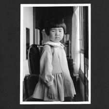 Fille pose école cartable