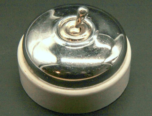 Ancien interrupteur porcelaine