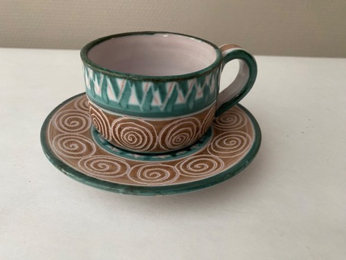 Charmante tasse sous - tasse,