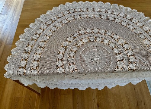 Nappe blanche ronde - , ancienne