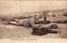 Old postcard La Courtine Le fusil mitrailleur FRANCE (1050448)