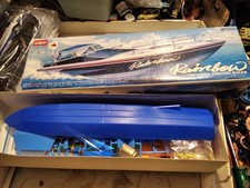 ACADEMY - BATEAU À MOTEUR -