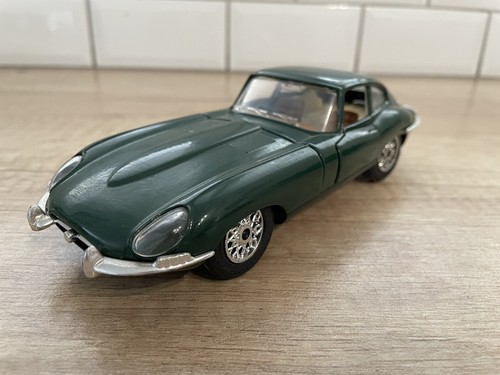 Jaguar type majorette - majorette, 1/24