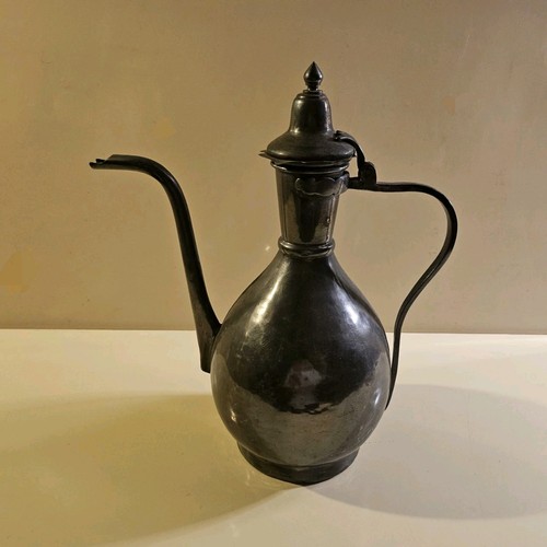 Aiguière ancienne étain