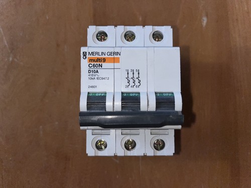 Disjoncteur triphase 10a - triphase,