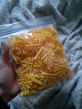 Lot De 140 Pieces Parties