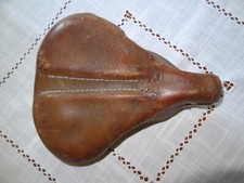 ancienne selle de vélo de femme en cuir de la marque Idéale vintage