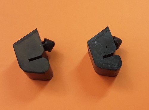 Coppia fixations sous - de, capot