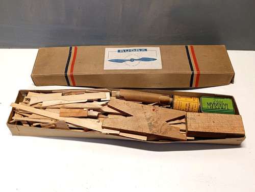 Ancienne maquette vedette - ancienne,