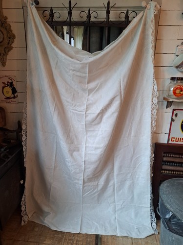 Ancienne grande nappe - ancienne, damassee