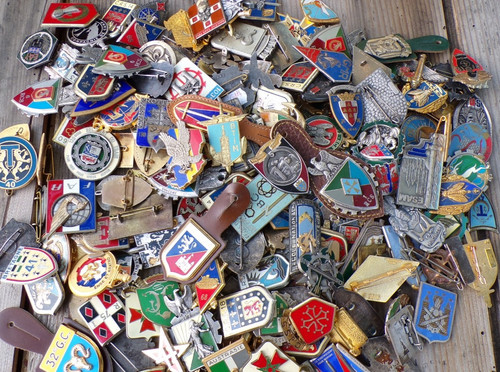 Lot 200 insignes militaires - de,