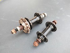 Paire de moyeux roue ancien