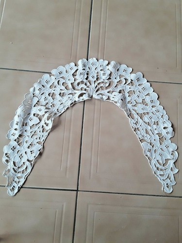 Col ancien broderie - ,