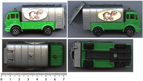 Miniature automobile majorette