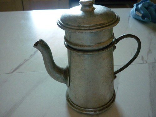 Cafetiere ancienne alu - cafetiere, en