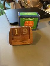 calendrier perpétuel en bois Teck? vernis vintage en boite bureau