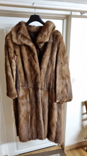 Joli manteau peau visons - joli,